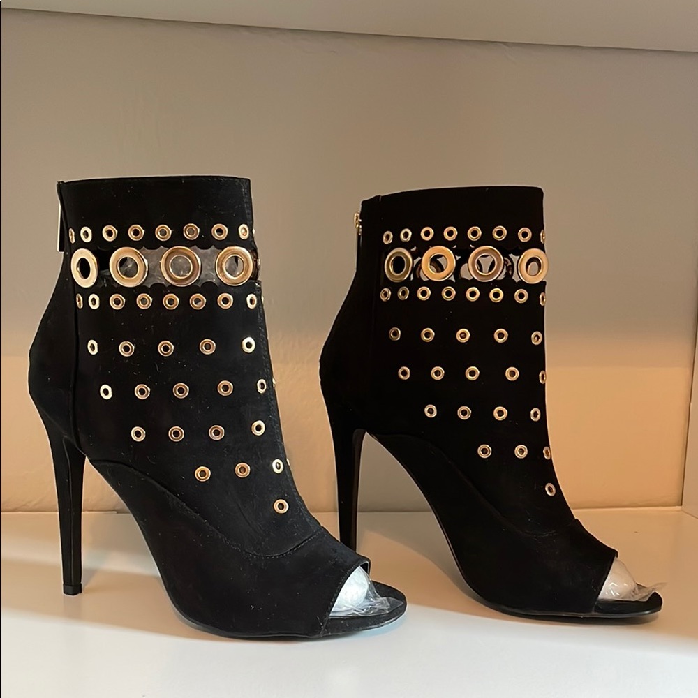 Stylish Black and Gold Women's Ankle Boots-Brand NEW- NWOT